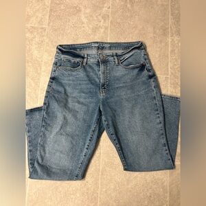 Old Navy Women's Straight Leg Jeans in Blue